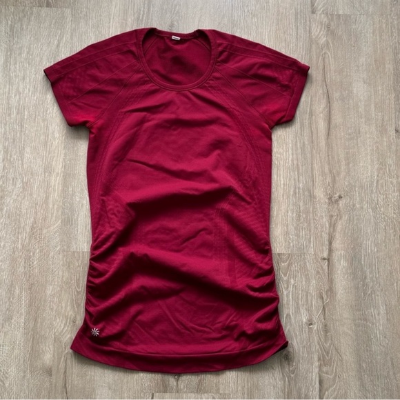 Athleta Tops - ATHLETA Speedlight Seamless Tee side ruching cranberry wine color